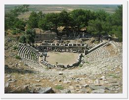 DSCN1202 * Najważniejsze budowle: świątynia Asklepiosa z IV w. p.n.e., świątynia Ateny z 335 p.n.e. projektu Pyteosa, sanktuarium Demeter, teatr z 300 p.n.e. i Święta Stoa (II w. p.n.e.) na agorze. * 2592 x 1944 * (1.71MB)